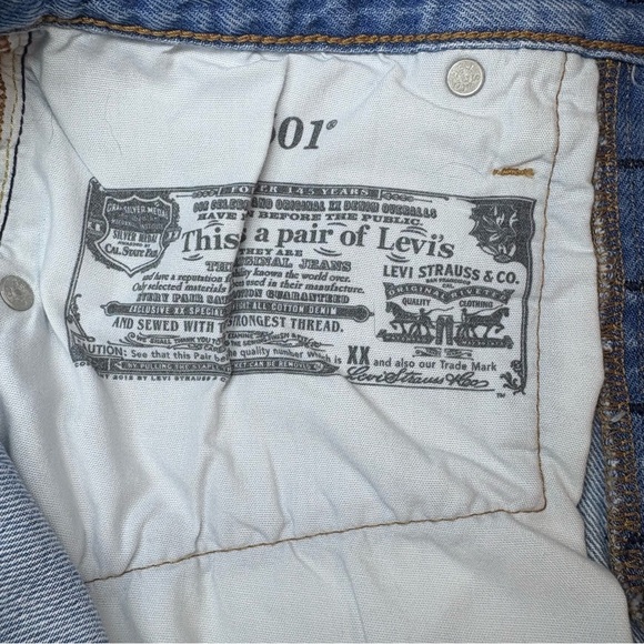 Levi’s 501 High Rise Distress Shorts - Picture 5 of 11